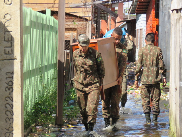 Exército Brasileiro começa ajudar na enchete de Laranjal do Jari